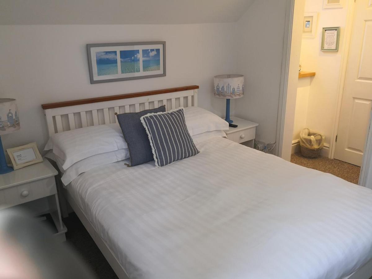 Sunset Guest House Hunstanton Exterior photo A bedroom at the Old Ship Hotel