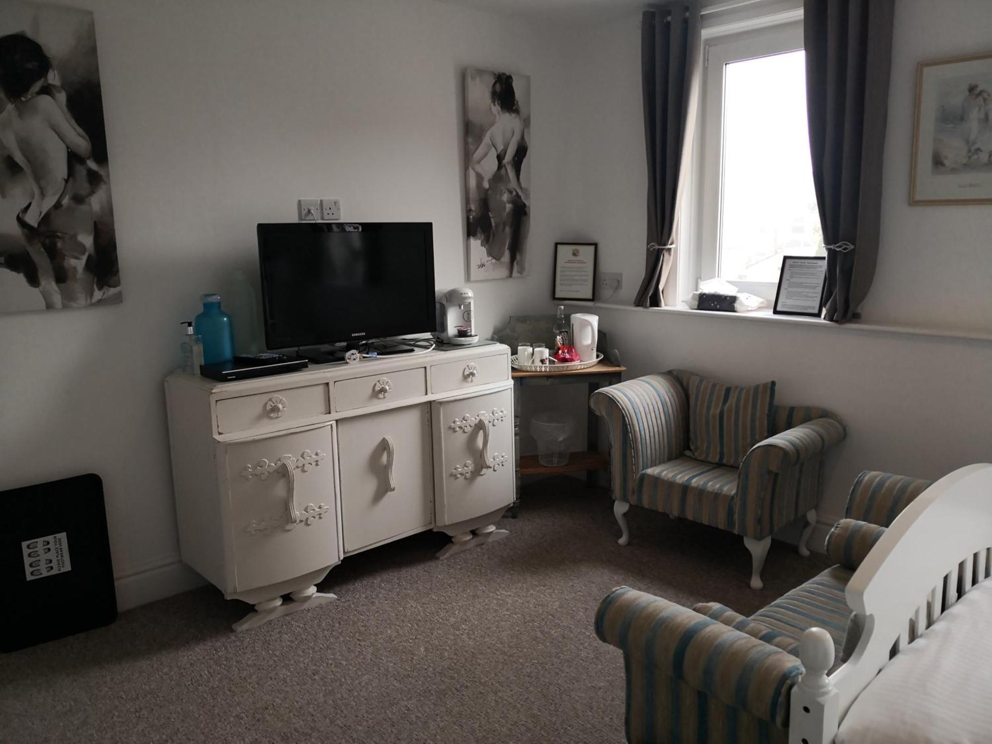 Sunset Guest House Hunstanton Exterior photo A typical bedroom at the hostel