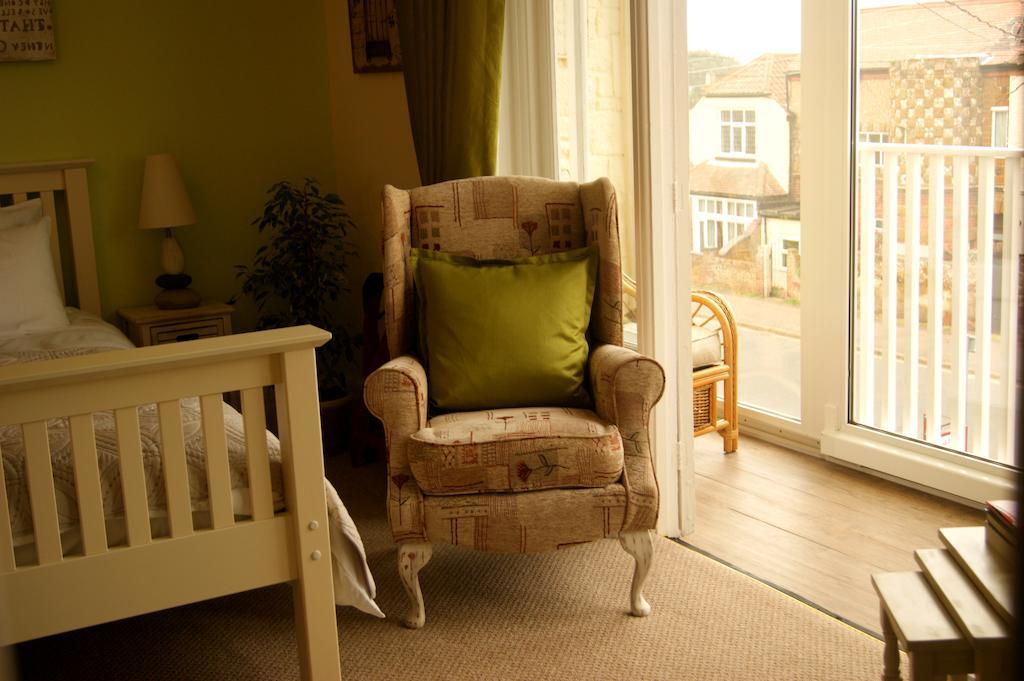 Sunset Guest House Hunstanton Room photo A wing chair
