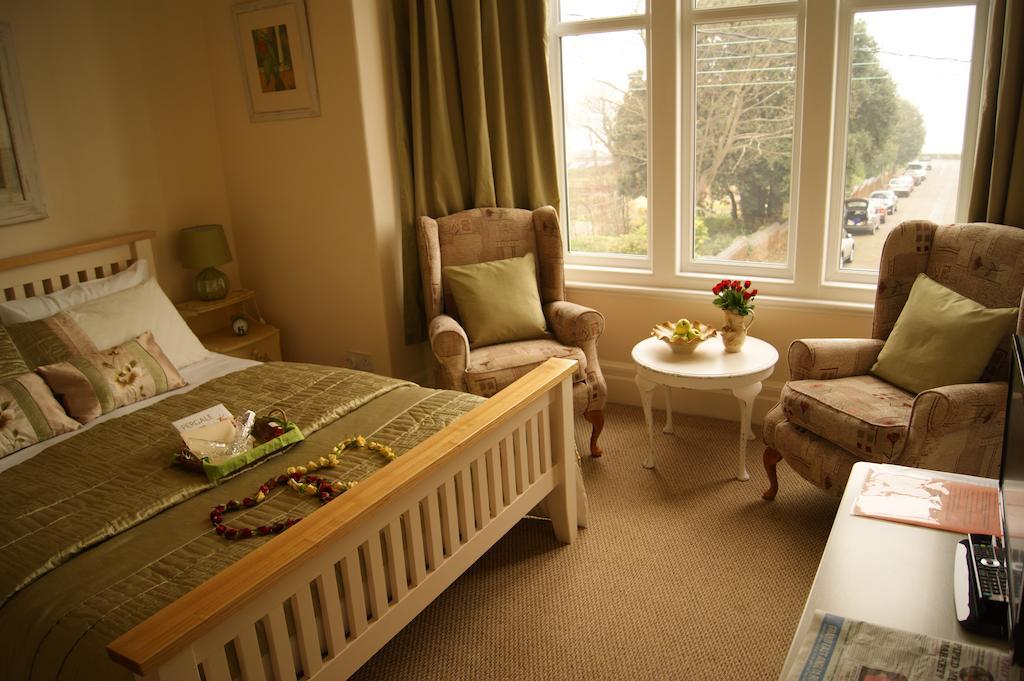 Sunset Guest House Hunstanton Room photo A typical bedroom in a care home