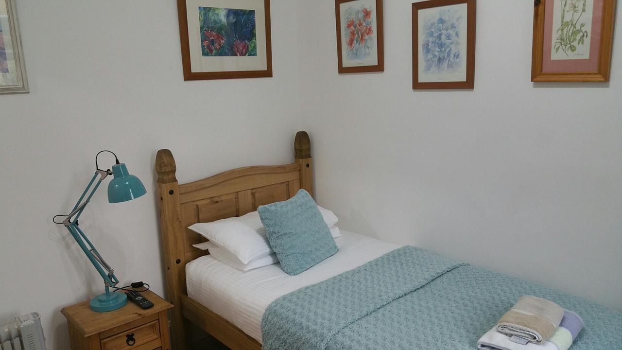 Sunset Guest House Hunstanton Exterior photo A bedroom at the Old School House