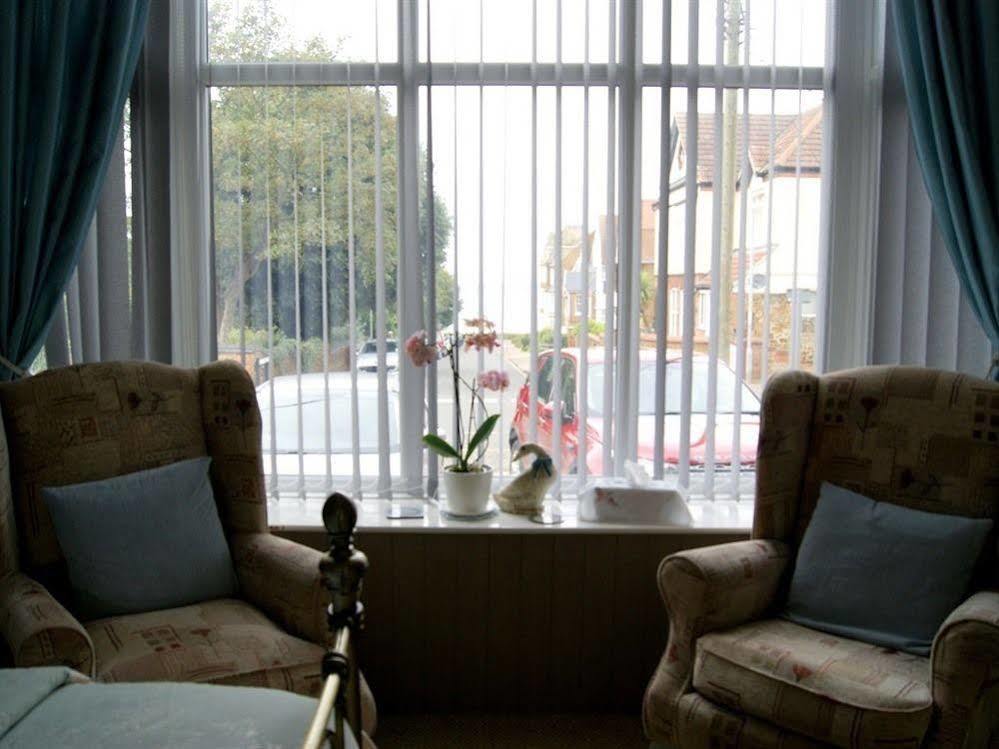 Sunset Guest House Hunstanton Exterior photo A window grill