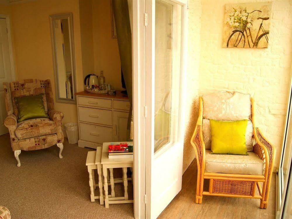 Sunset Guest House Hunstanton Exterior photo A typical room at the hostel