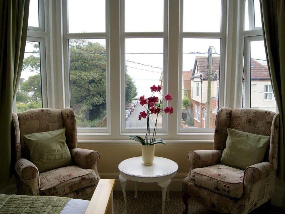 Sunset Guest House Hunstanton Exterior photo A window with double glazing
