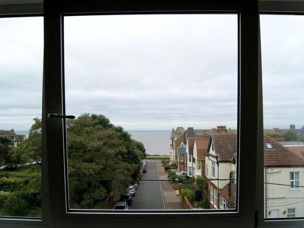 Sunset Guest House Hunstanton Exterior photo View from the window of a flat in the building